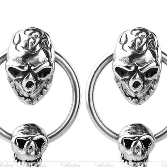 Unisex SKull Earrings - Picture 3 of 7